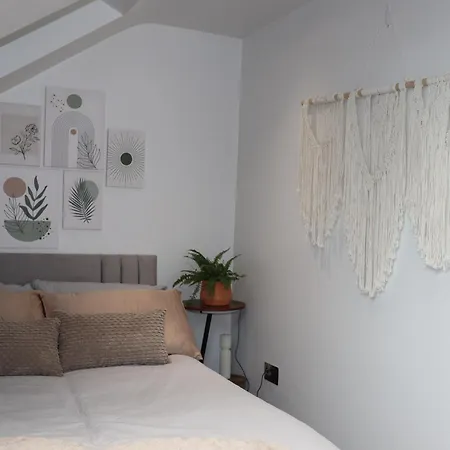 Lush Bedminster Guest house